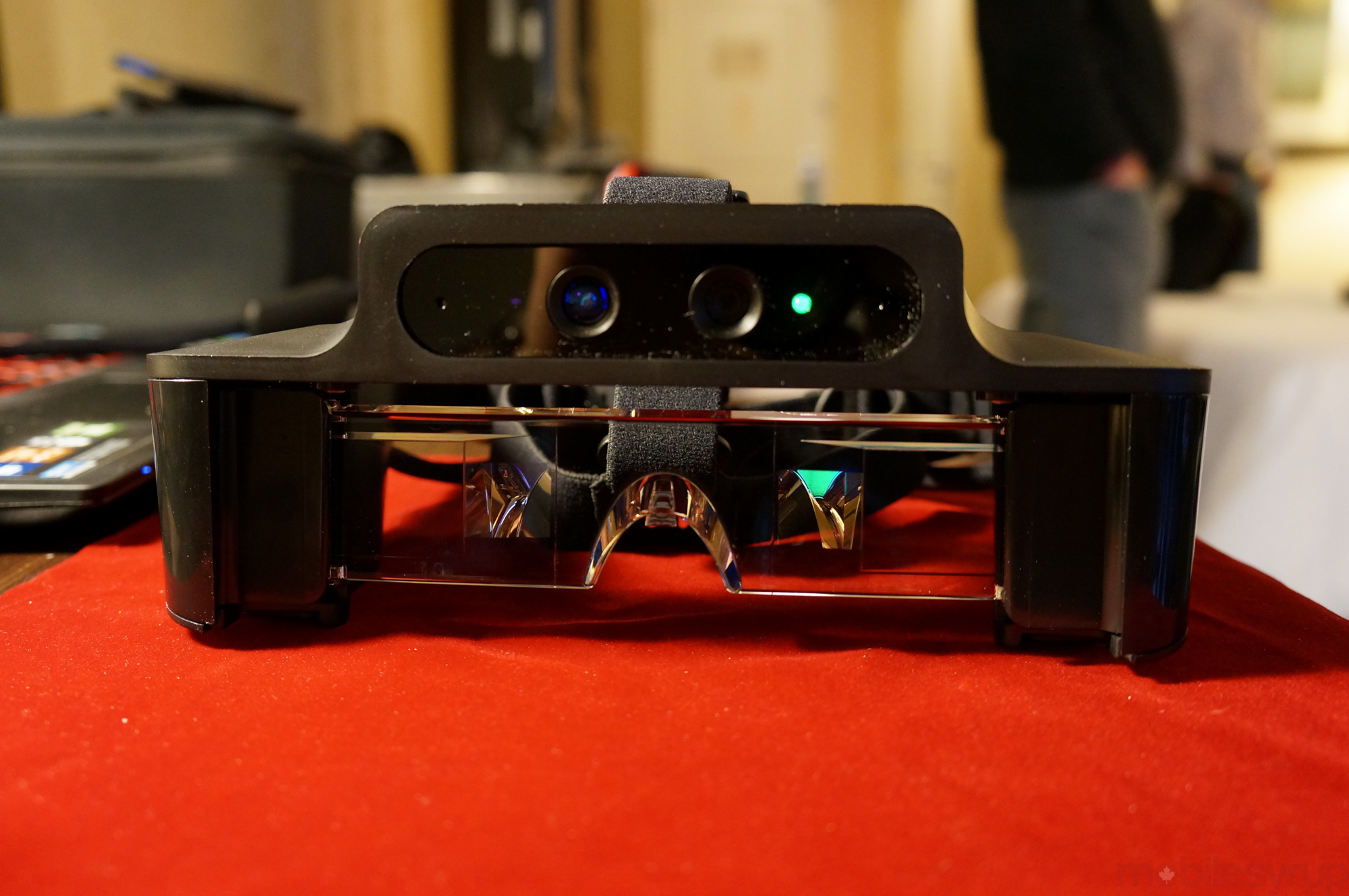 metaglasses-03523 | BetaKit metaglasses-03523