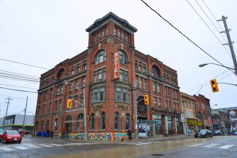 Gladstone Hotel