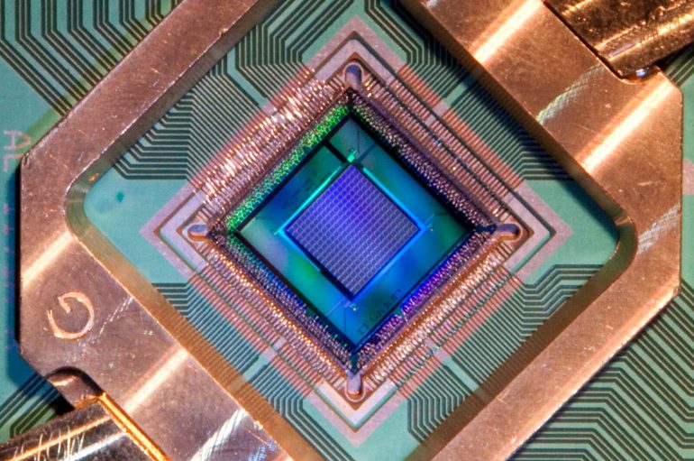 D-Wave 2000Q Chip