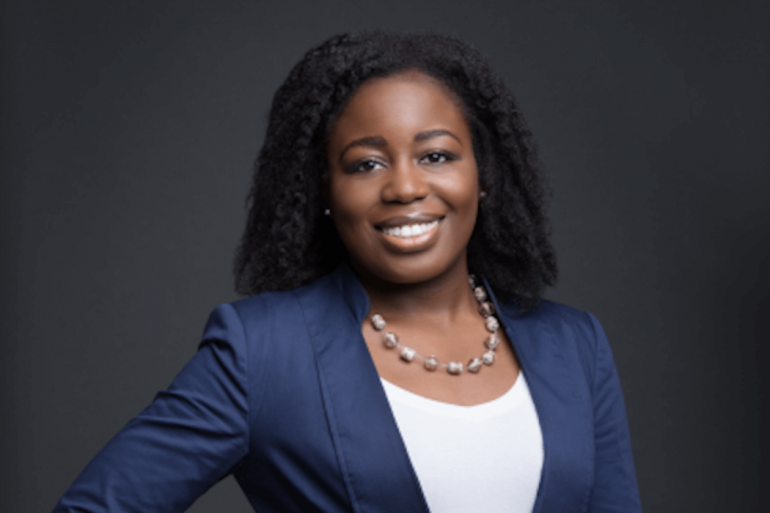 Photo of Eyra Abraham, founder of Lisnen, posing