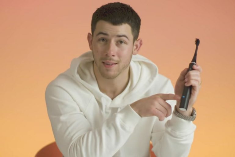 Nick Jonas Bruush