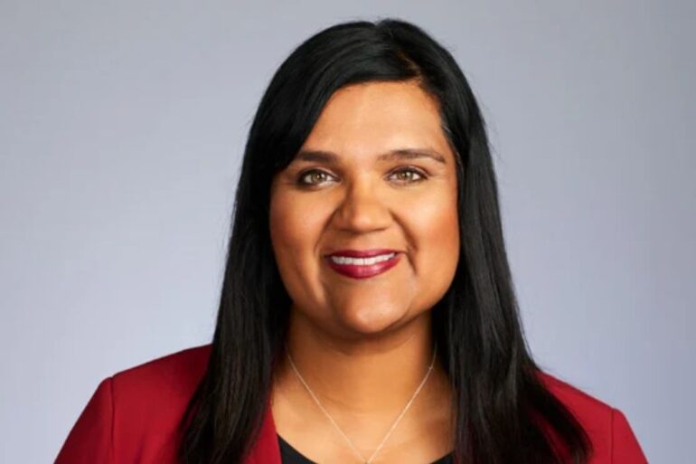 A headshot of Mona Minhas